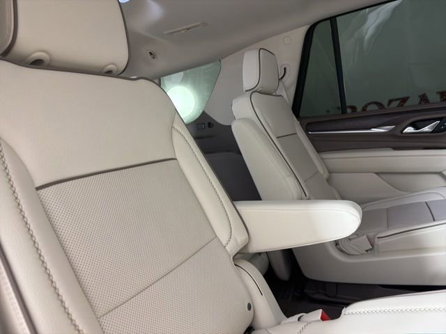Used 2023 GMC Yukon Denali w/ Advanced Technology Package image 18