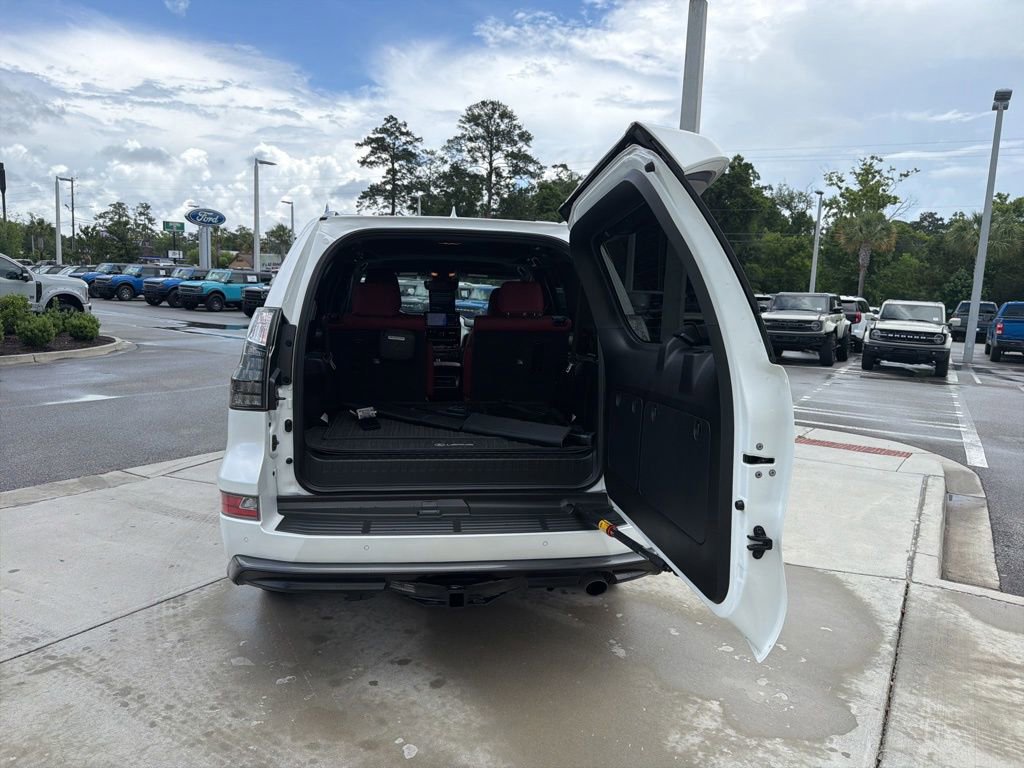 Used 2023 Lexus GX 460 Premium w/ Accessory Package AWD/4WD image 8