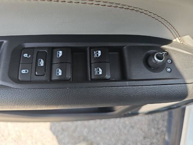 Used 2025 Jeep Compass Limited AWD/4WD image 25