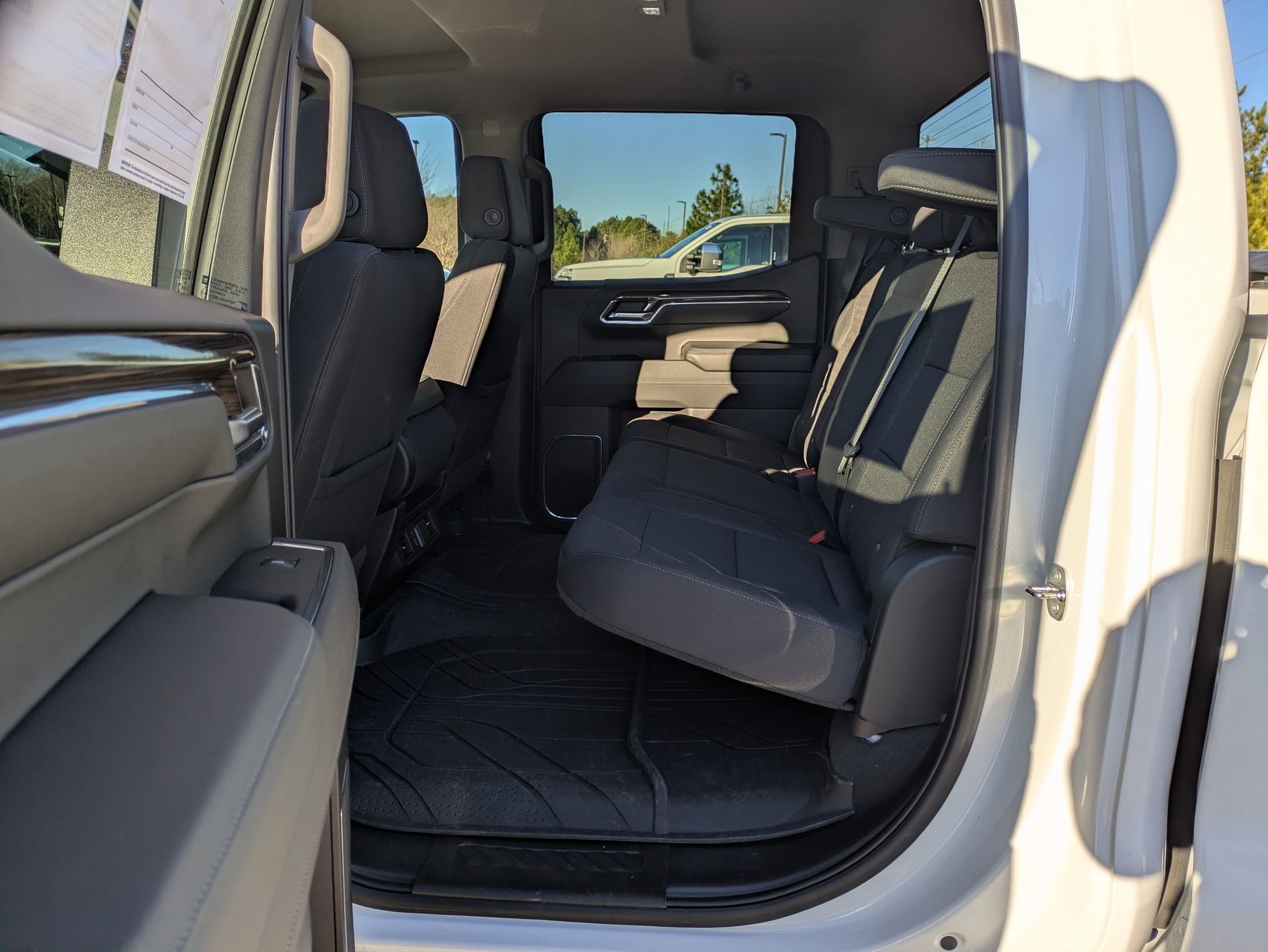 Used 2024 Chevrolet Silverado 1500 LT image 27