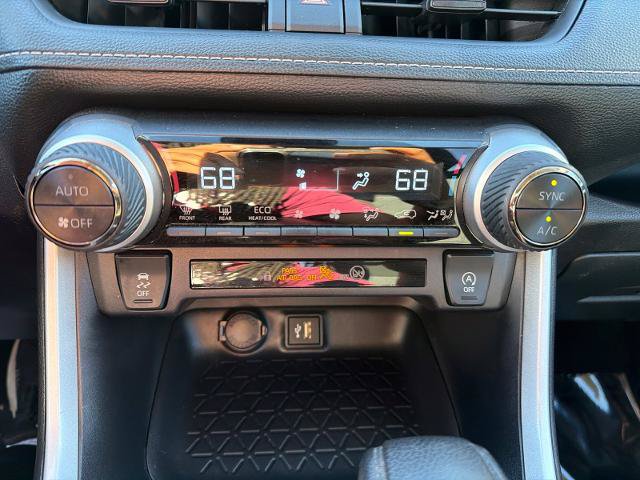 Used 2025 Toyota RAV4 XLE AWD/4WD image 12