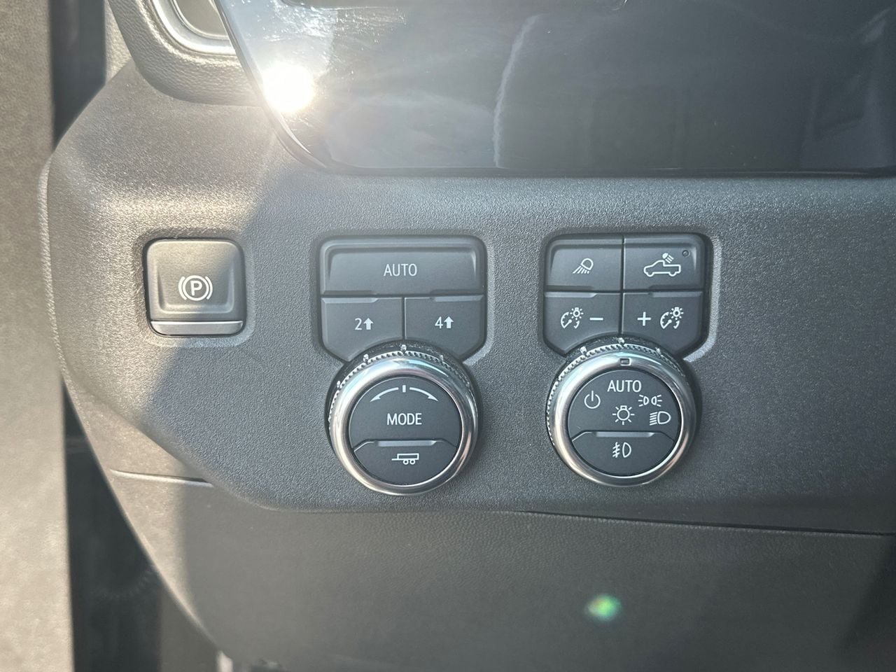 Used 2025 GMC Sierra 1500 SLT AWD/4WD image 33