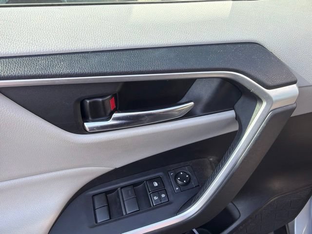 Used 2020 Toyota RAV4 XLE w/ Convenience Package FWD image 6