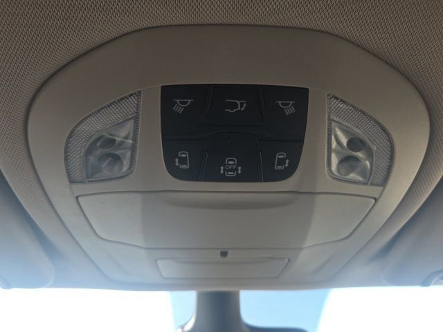 Used 2023 Chrysler Pacifica Touring-L image 28