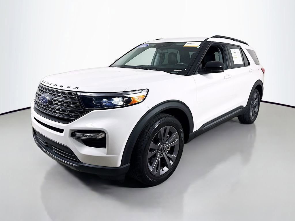 Certified 2022 Ford Explorer XLT w/ Equipment Group 202A RWD image 3