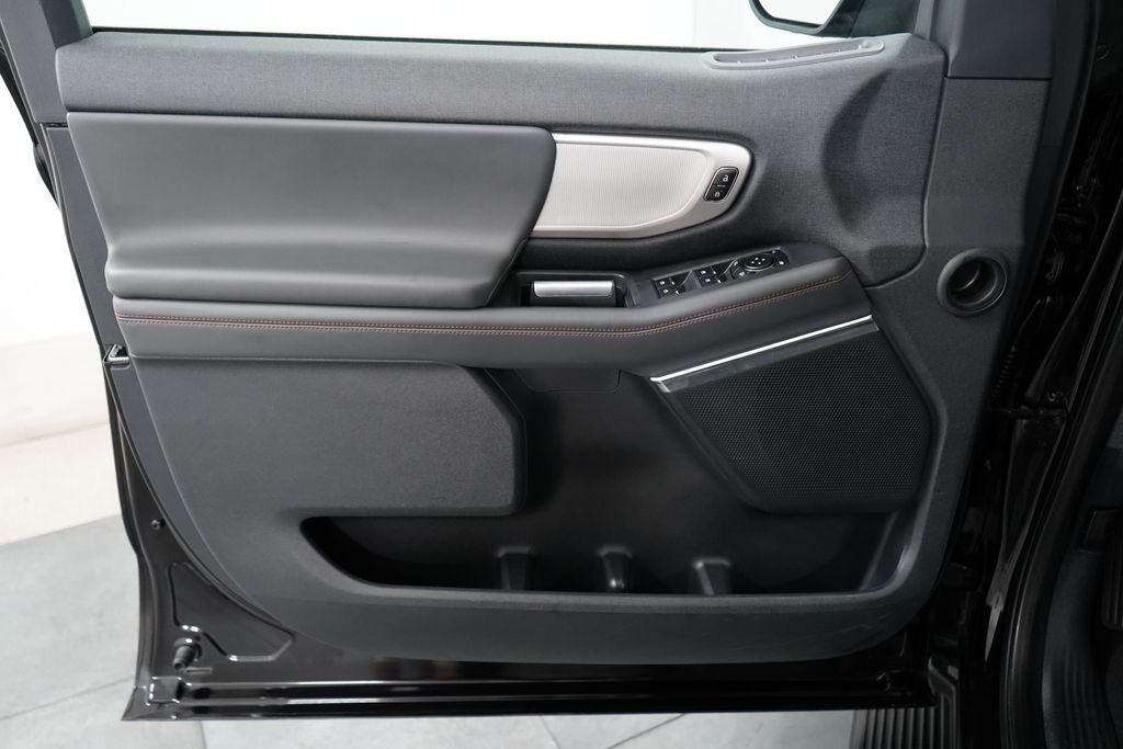 Certified 2025 Ford Expedition Active AWD/4WD image 17