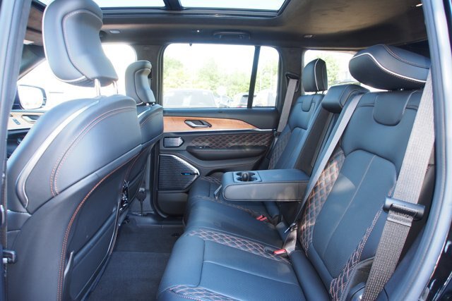 Used 2026 Jeep Grand Cherokee Summit AWD/4WD image 21