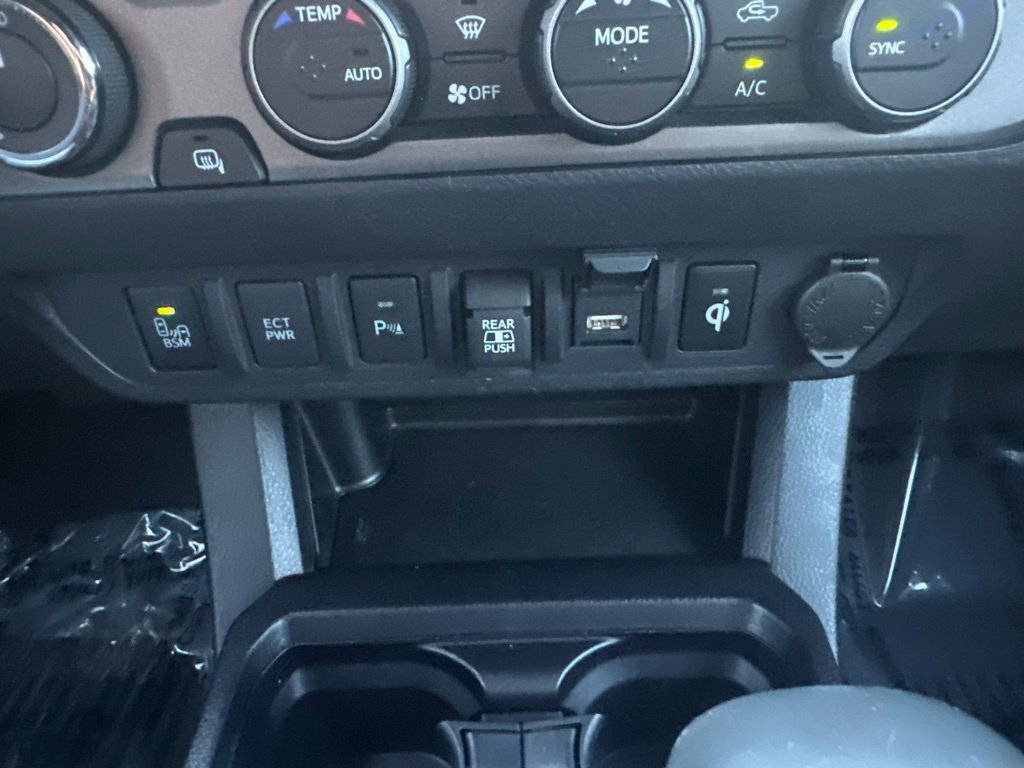 Used 2022 Toyota Tacoma TRD Off-Road w/ TRD Premium Off Road Package AWD/4WD image 51
