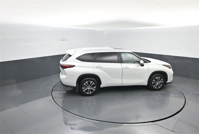 Used 2023 Toyota Highlander XLE image 26