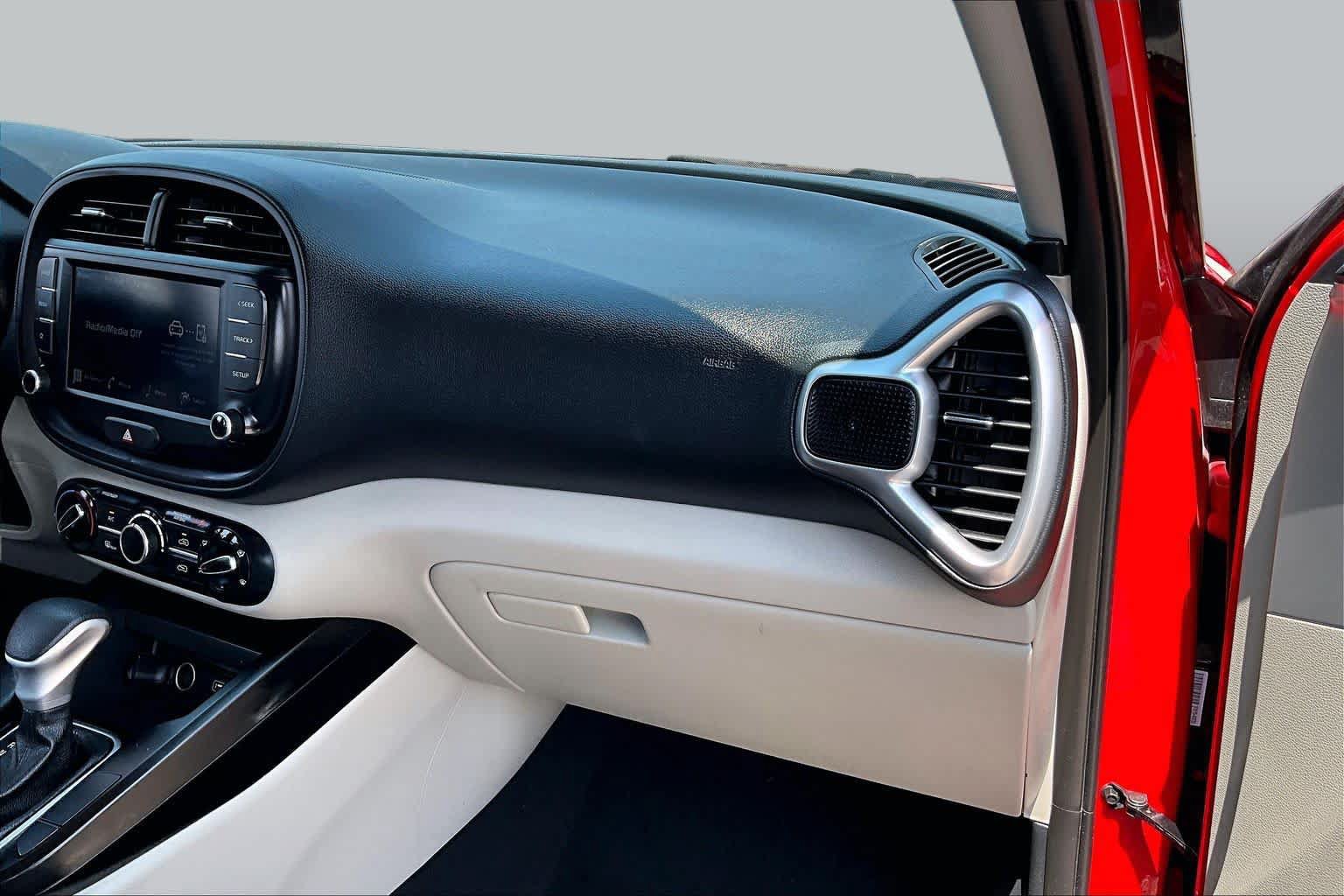 Used 2024 Kia Soul LX w/ Option Group 015 FWD image 18
