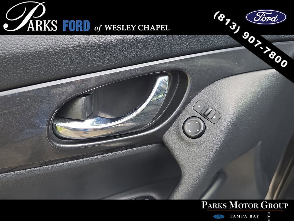 Used 2018 Nissan Rogue SV AWD/4WD image 17