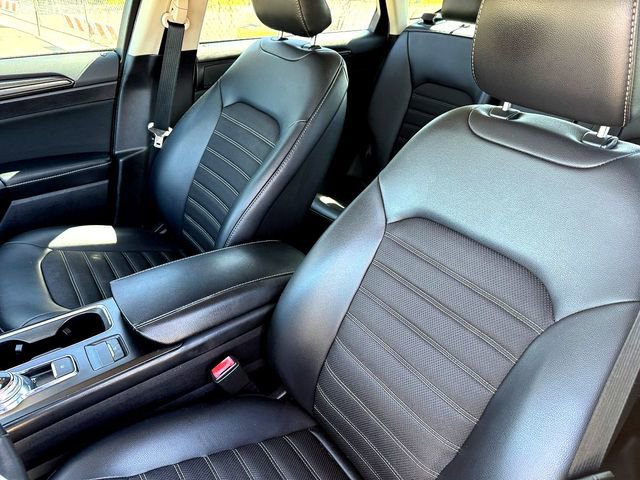 Certified 2018 Ford Fusion SE w/ Equipment Group 201A image 10