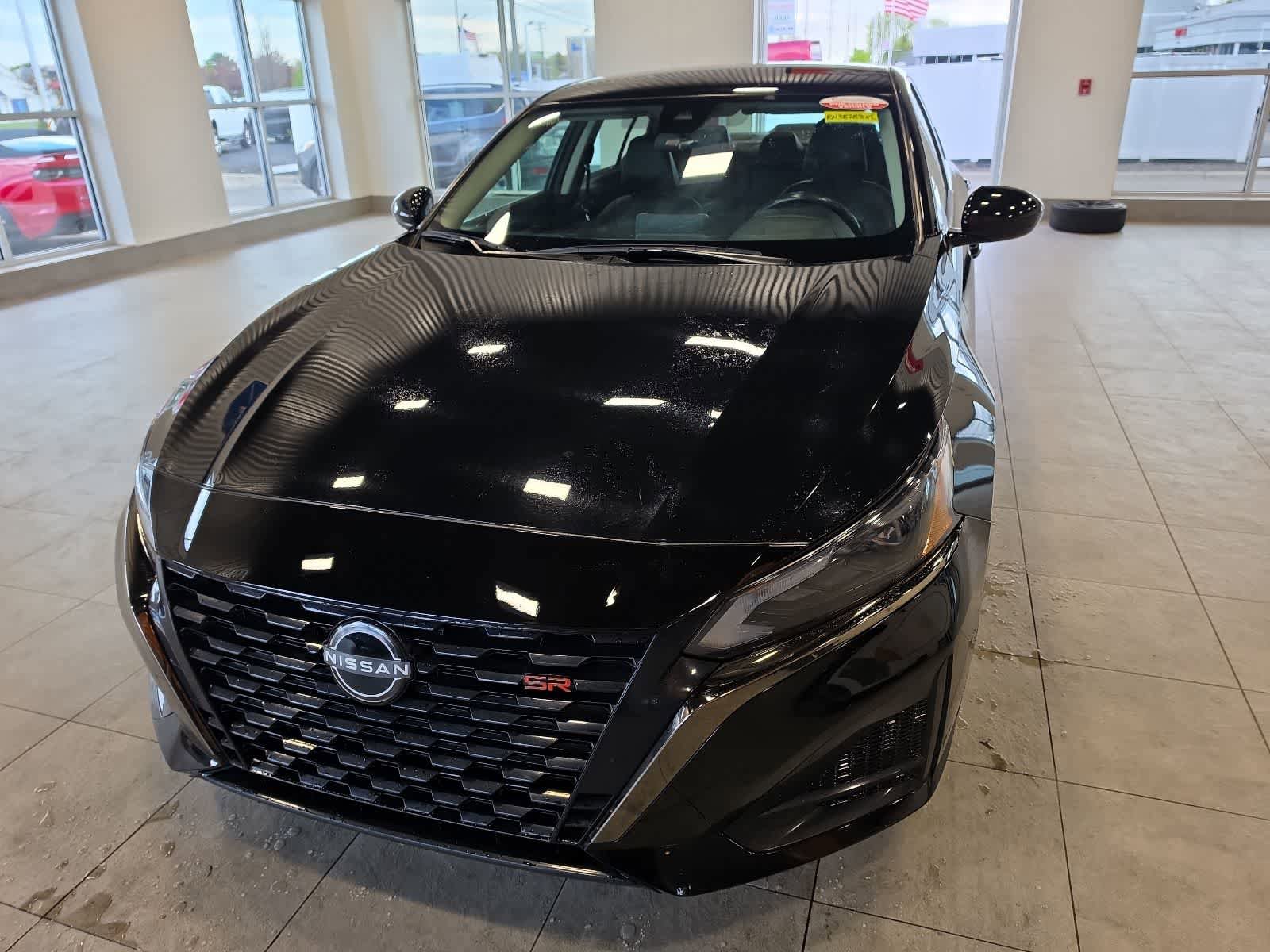 Used 2024 Nissan Altima 2.5 SR FWD image 2