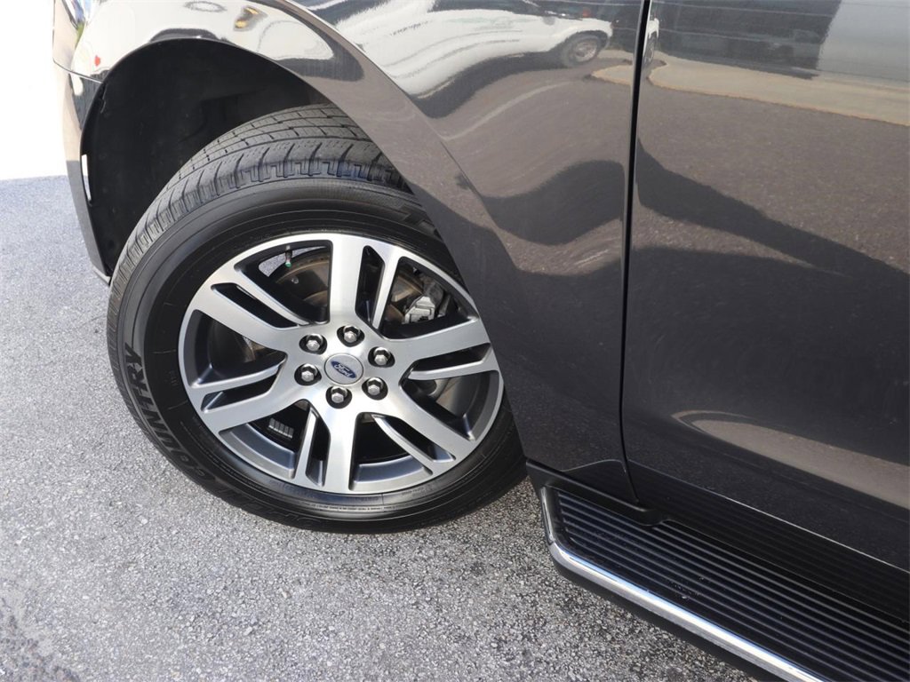 Certified 2022 Ford Expedition XLT image 3