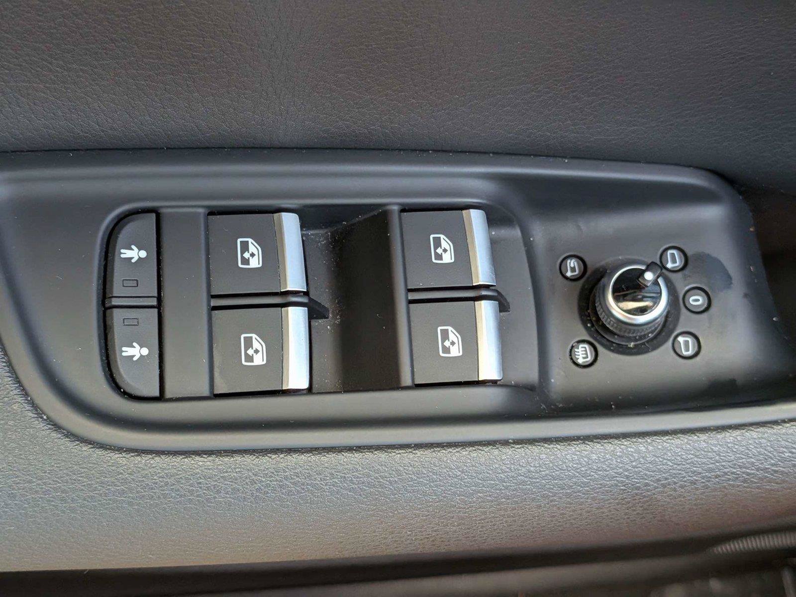 Used 2017 Audi Q7 3.0T Premium AWD/4WD image 28