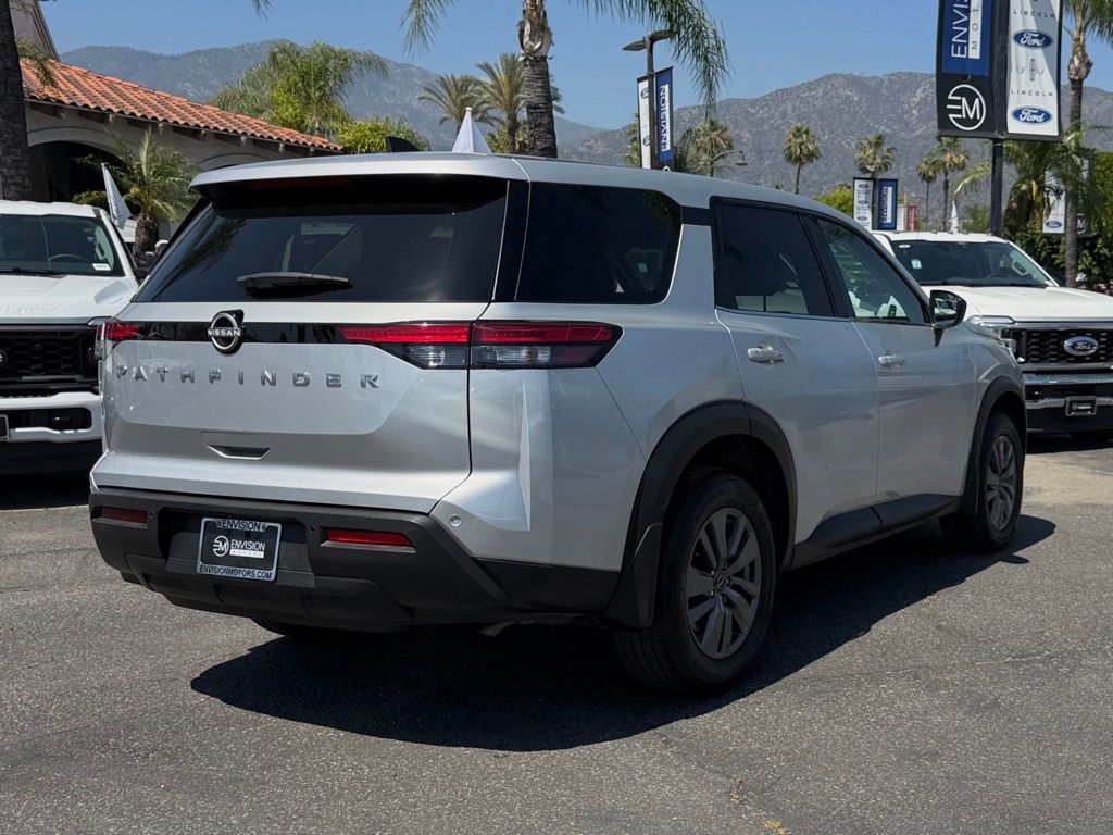 Used 2024 Nissan Pathfinder S FWD image 8