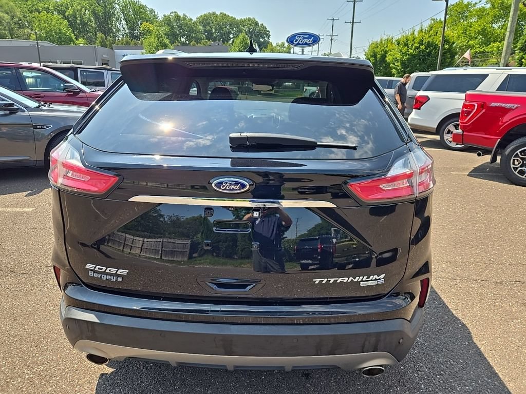 Certified 2019 Ford Edge Titanium w/ Cold Weather Package AWD/4WD image 5