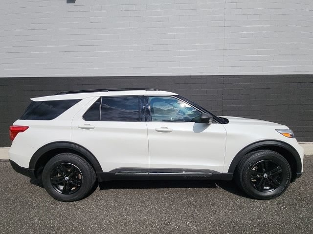 Certified 2022 Ford Explorer XLT w/ Equipment Group 202A AWD/4WD image 7