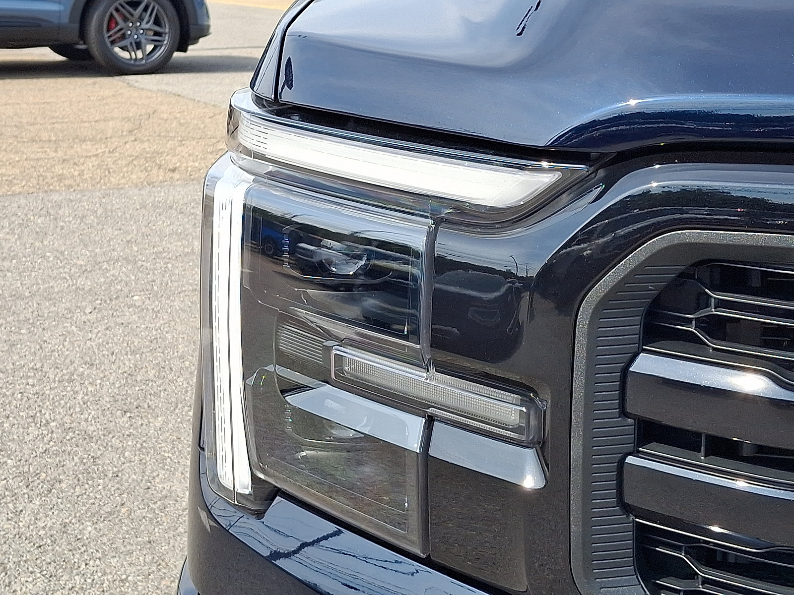 Certified 2025 Ford F150 Lariat w/ Equipment Group 501A Mid AWD/4WD image 9