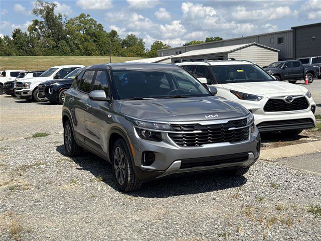 Used 2024 Kia Seltos LX AWD/4WD image 3