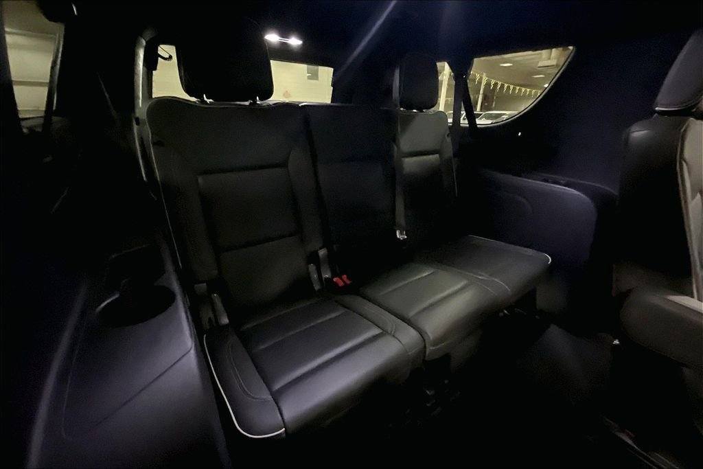 Used 2023 Chevrolet Suburban Premier image 25