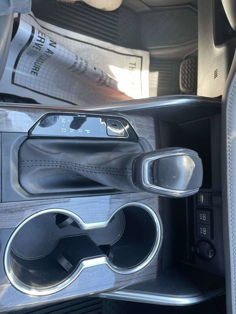 Used 2021 Toyota Highlander Limited FWD image 17