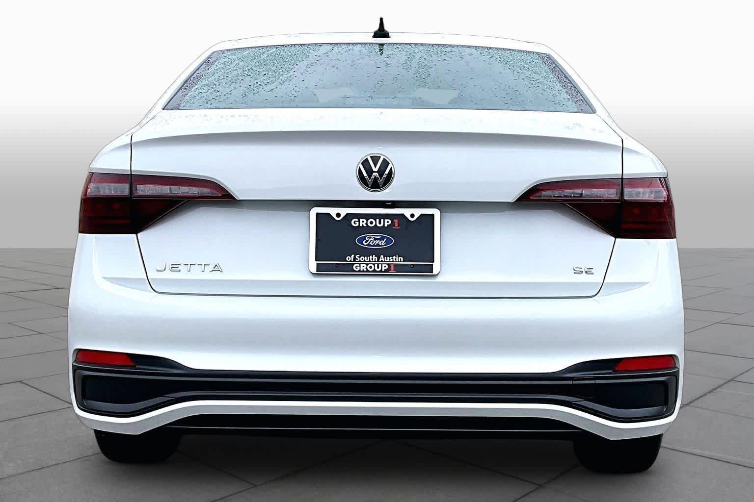 Used 2023 Volkswagen Jetta SE FWD image 4