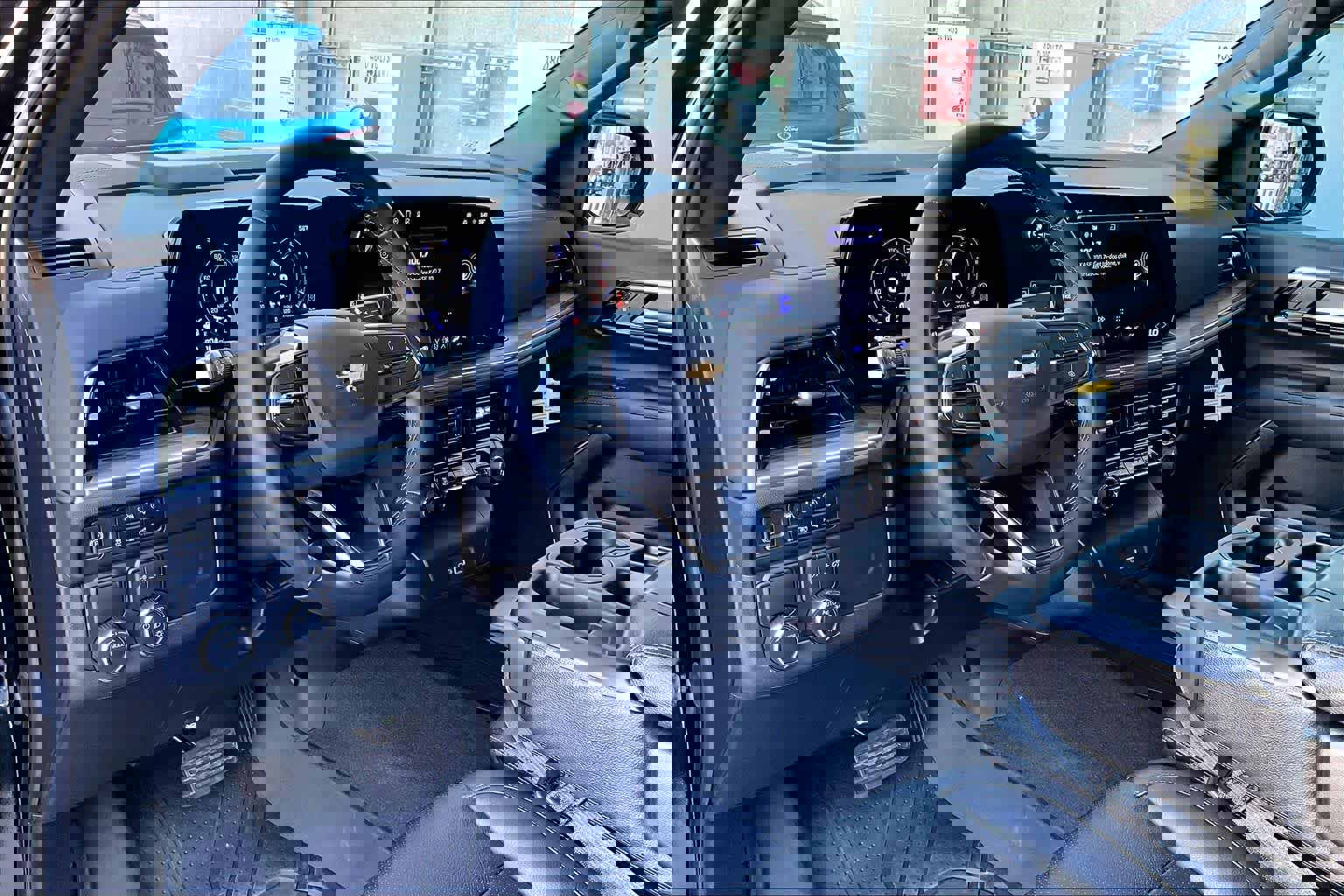 Used 2025 Chevrolet Tahoe LS image 17