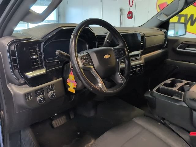 Used 2022 Chevrolet Silverado 1500 LT AWD/4WD image 9