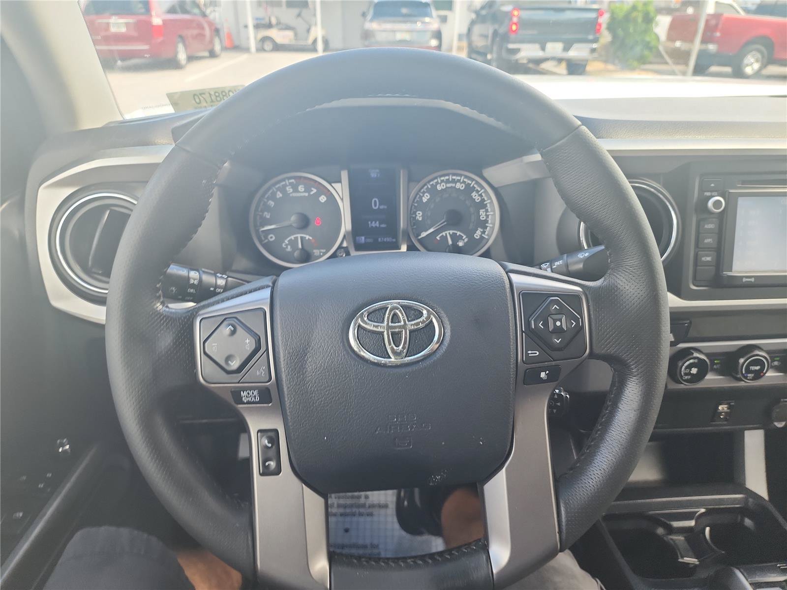 Used 2017 Toyota Tacoma SR5 w/ SR5 Appearance Package (SM) RWD image 33