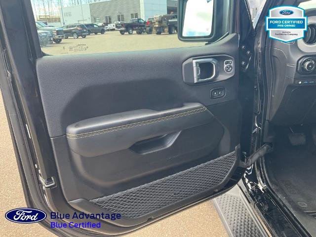 Used 2025 Jeep Wrangler Unlimited Sahara AWD/4WD image 16