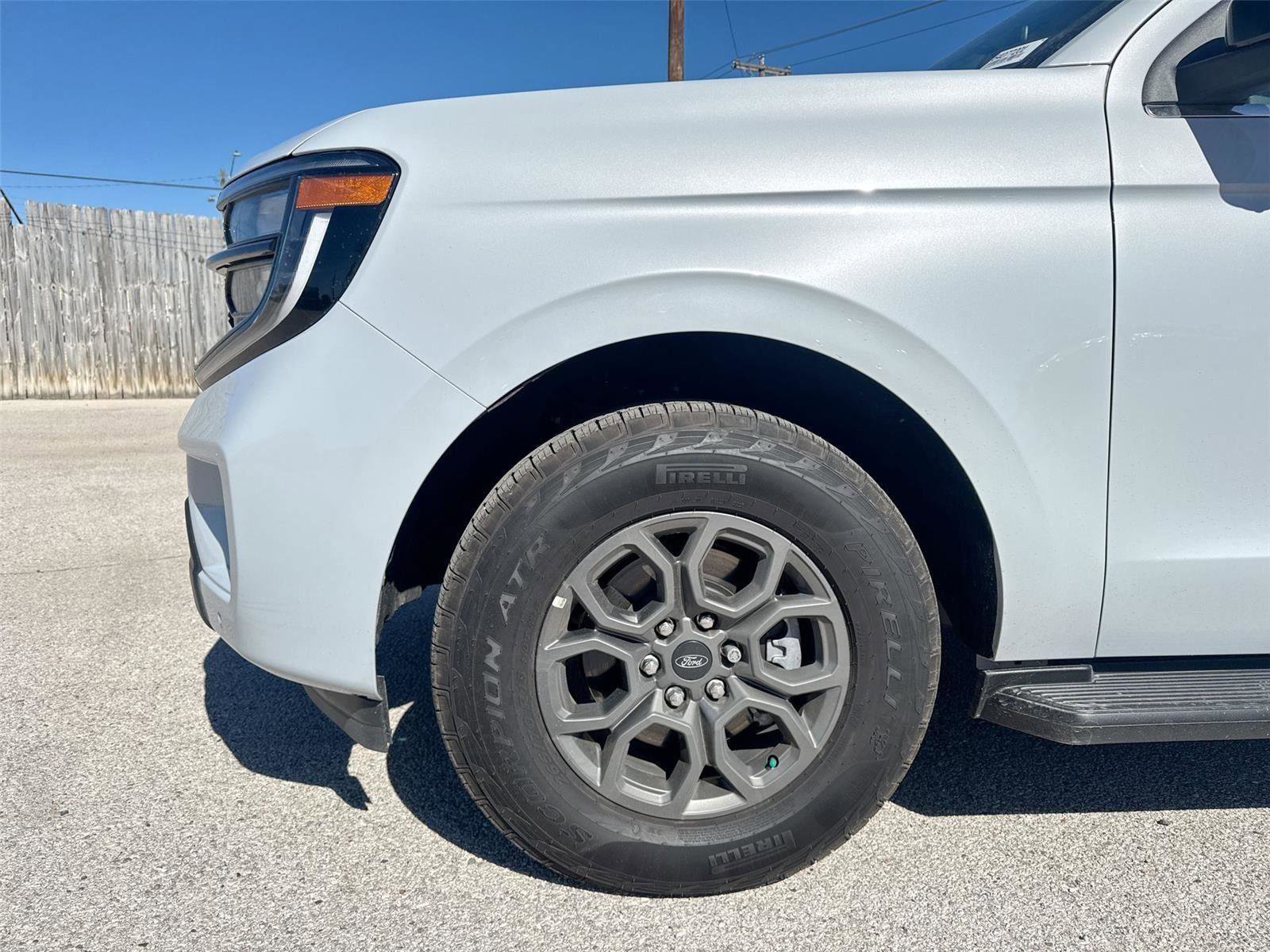 Certified 2025 Ford Expedition Active image 19