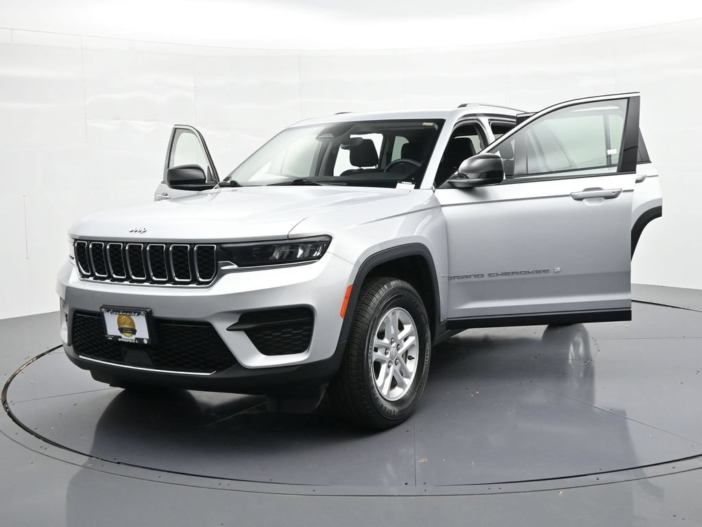 Used 2023 Jeep Grand Cherokee Laredo w/ Luxury Tech Group I AWD/4WD image 24