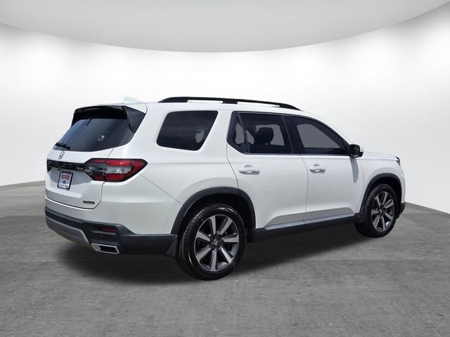 Used 2023 Honda Pilot Touring image 4