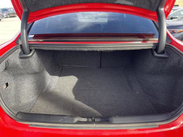 Used 2018 Dodge Charger SXT image 32