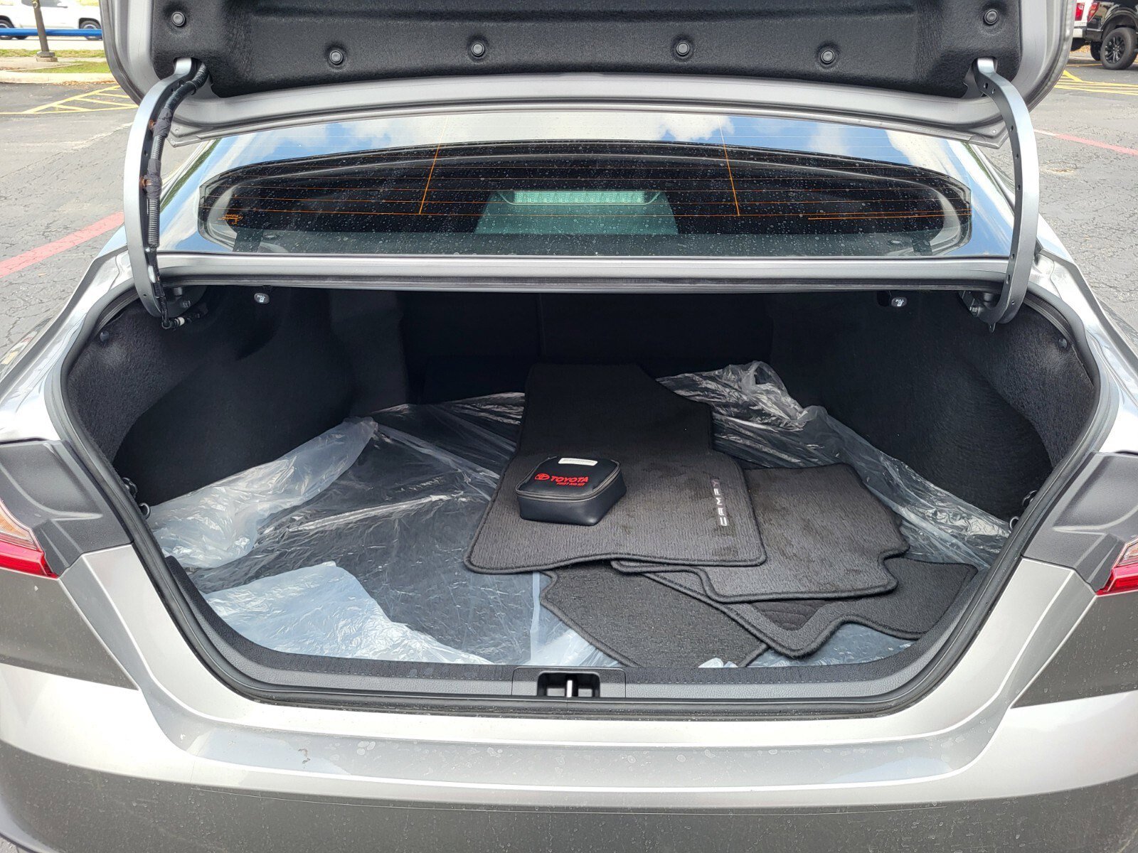 Used 2025 Toyota Camry SE w/ Convenience Package FWD image 31