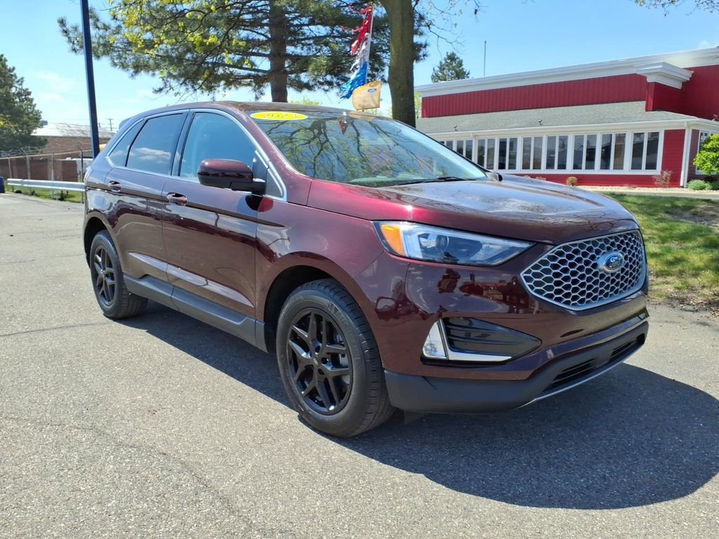 Certified 2023 Ford Edge SEL w/ Convenience Package AWD/4WD image 4