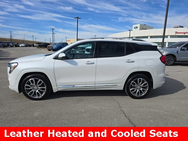 Used 2022 GMC Terrain Denali w/ Denali Premium Package image 6