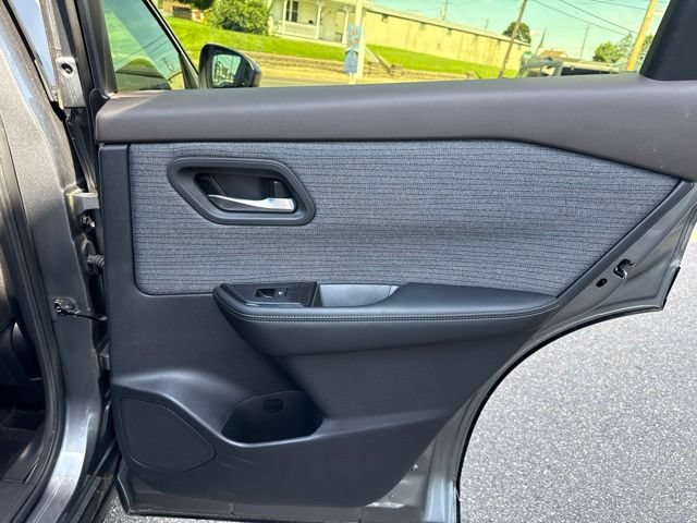 Used 2023 Nissan Rogue SV AWD/4WD image 31