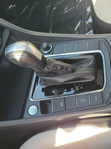 Used 2020 Volkswagen Jetta R-Line FWD image 25