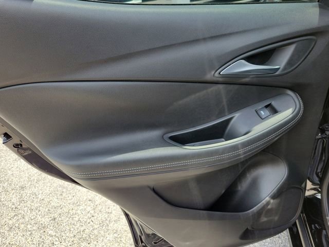 Used 2020 Buick Encore GX Select w/ Sport Touring Package FWD image 8