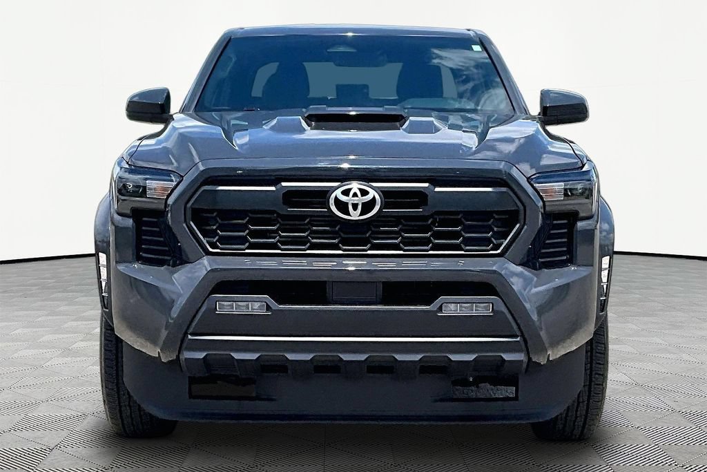 Used 2025 Toyota Tacoma TRD Sport AWD/4WD image 3