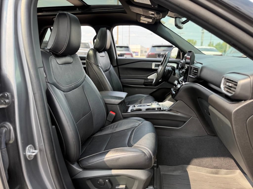 Certified 2023 Ford Explorer ST w/ Technology Package AWD/4WD image 17