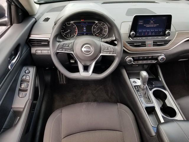 Used 2024 Nissan Altima 2.5 SV FWD image 17