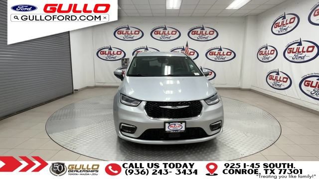 Used 2023 Chrysler Pacifica Touring-L FWD image 3