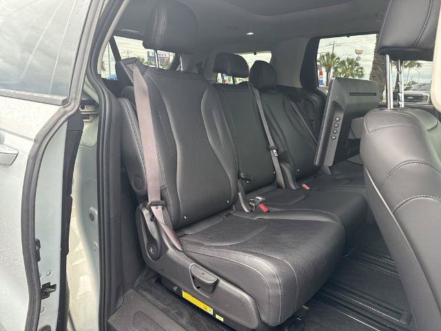 Used 2025 Kia Carnival SX FWD image 23