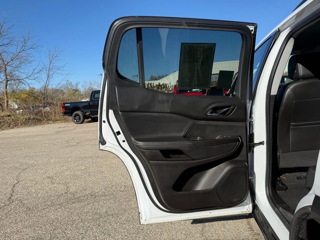 Used 2023 GMC Acadia SLT image 26