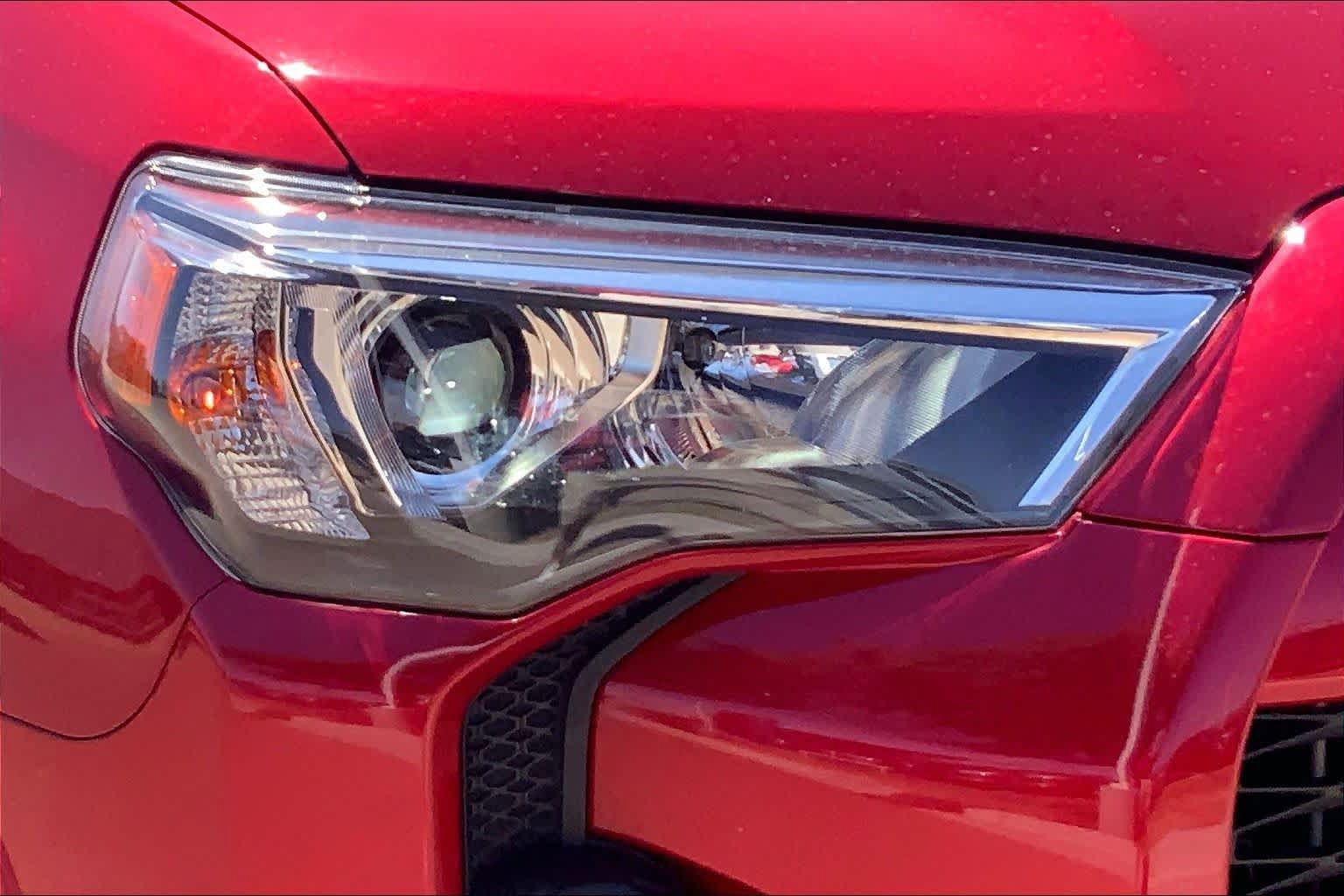 Used 2022 Toyota 4Runner SR5 Premium w/ Moonroof Package AWD/4WD image 27