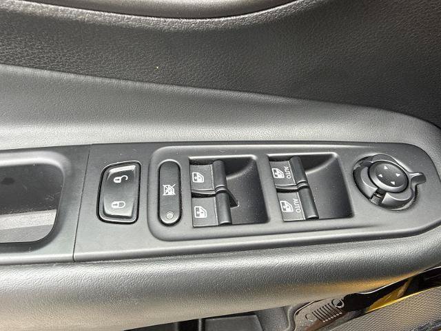 Used 2018 Jeep Renegade Altitude w/ Popular Equipment Group FWD image 24