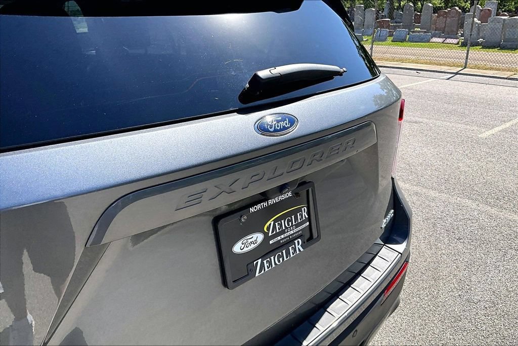 Certified 2023 Ford Explorer XLT w/ Equipment Group 202A AWD/4WD image 8